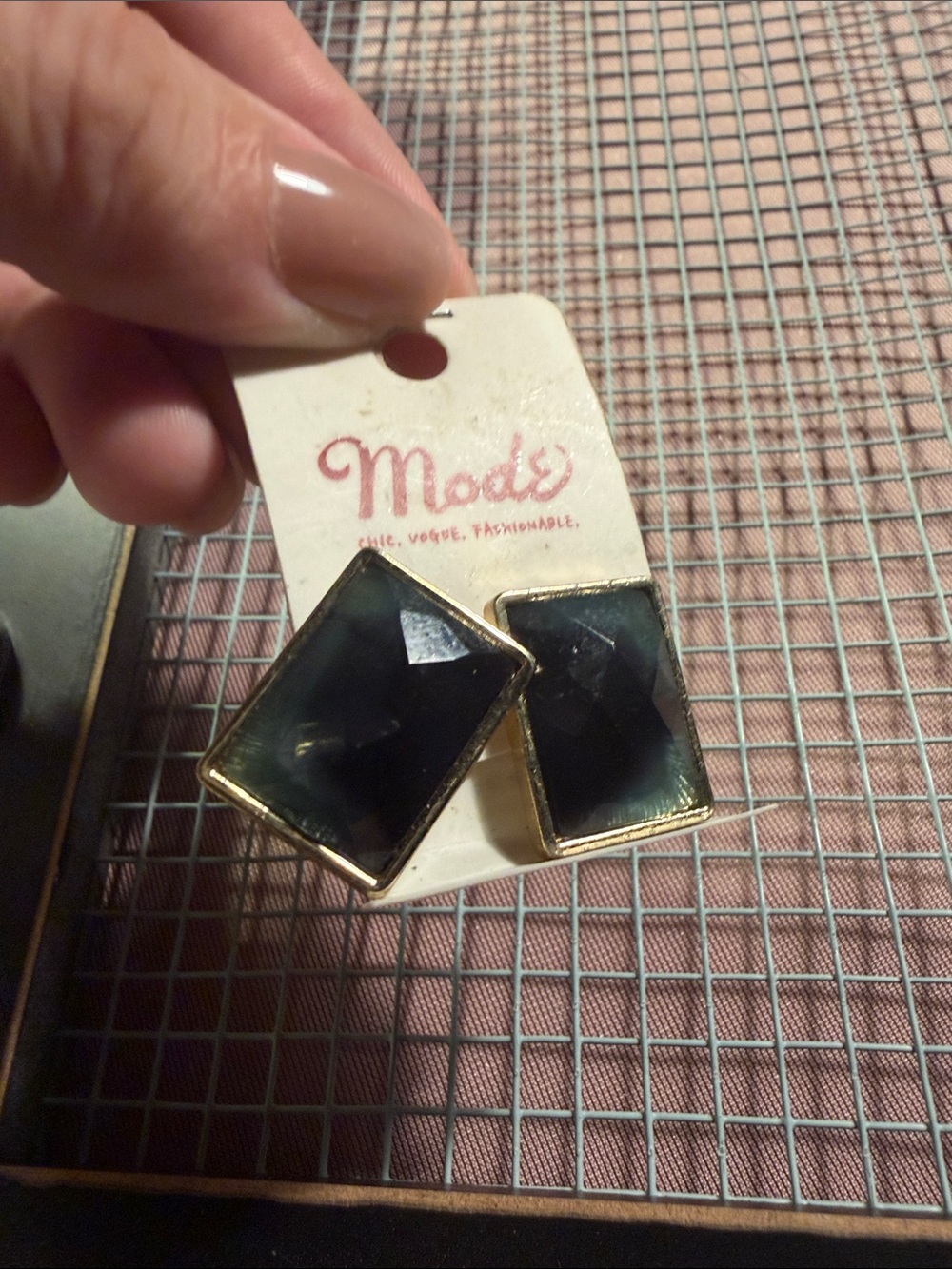 Mode Dark Green Faceted Square Stud Earrings with Gold Trim